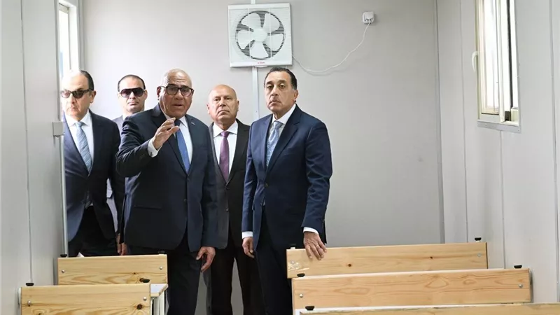 «مدبولي» يتفقد مصنع «سيماف»: تسليم قطارات مترو وعربات بضائع لتعزيز النقل