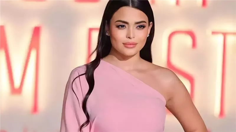 «أنا ولا أمينة خليل».. أسماء جلال تثير الجدل بفيديو مع آسر ياسين