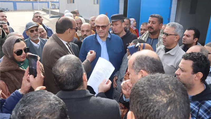 محافظ القليوبية يطلق التيار الكهربائي بمحطة مياه شبلنجة ببنها لبدء التشغيل