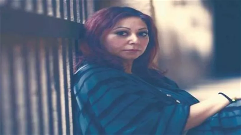 رضوى الأسود: الكتابة فعل تحرر.. ونص المرأة لا يعامل كالرجل|خاص