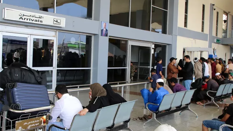 تصعيد جديد في جنوب اليمن: قرار بإغلاق مطار عدن يتحدى توجيهات الحكومة