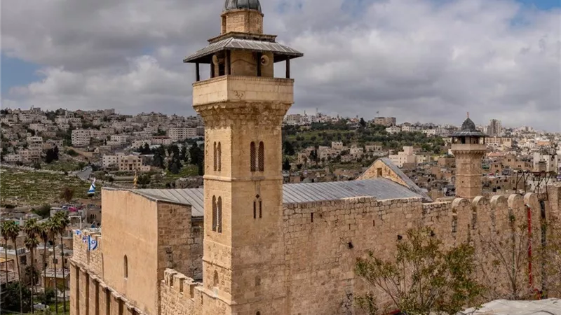 بعد قرار الاحتلال بسحب إدارة المسجد الإبراهيمي.. حماس تحذر من خطوة خطيرة 