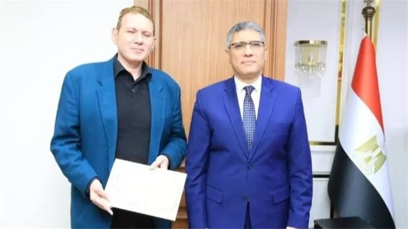 محافظ الجيزة يكرم المتميزين بإدارة الحملة بالديوان العام