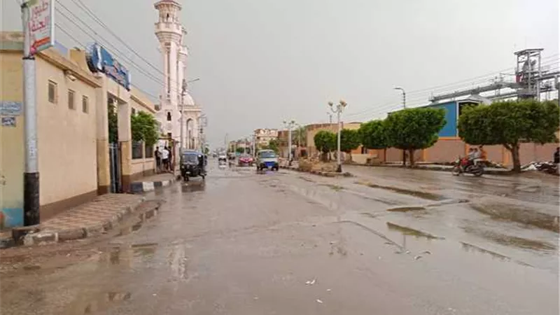 أمطار على شمال المنيا وطوارئ بالمناطق الخطرة