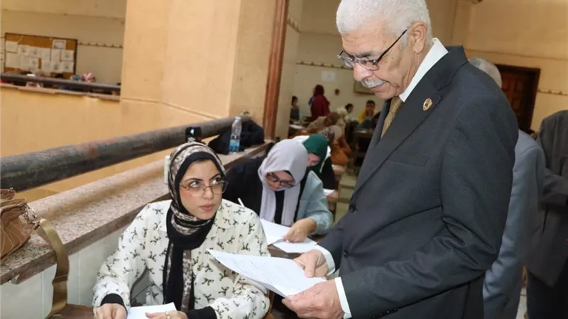رئيس جامعة المنوفية : انتظام اللجان وتوفير المناخ الملائم للطلاب أولوية 