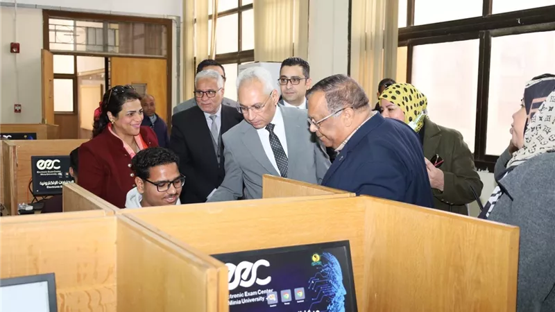 رئيس جامعة المنيا: التوسع في تطبيق الاختبارات الإلكترونية لتطوير المنظومة