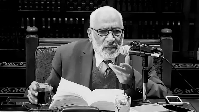 9 سنوات كرسها لشرح كتاب..«أبو موسى» ينتهي من «دلائل الإعجاز» 
