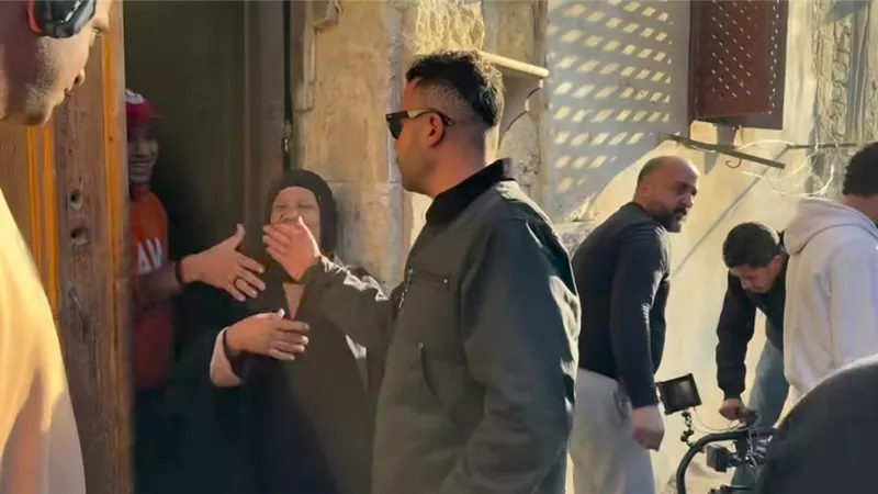 محمد إمام يكشف سبب اعتذاره لعائلة رفض تناول الغداء معهم| فيديو 