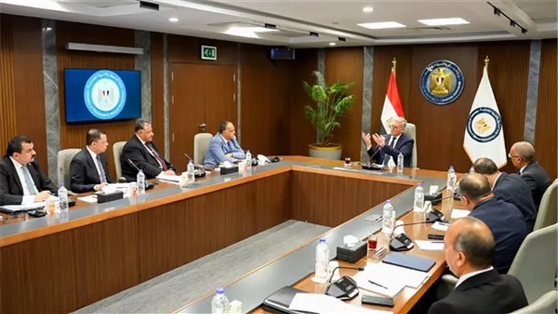 وزير البترول يشدد على تطوير الرعاية الصحية للعاملين والمتقاعدين بالقطاع