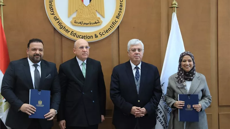 أيمن عاشور يوقع اتفاقية استراتيجية بين بنك المعرفة المصري والمجلس العربي