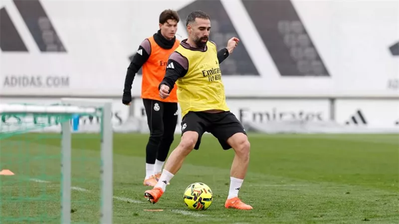 كارفخال يشارك جزئيا في تدريبات ريال مدريد تمهيدا لعودته