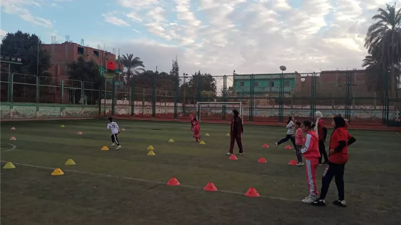 مركز شباب تزمنت الشرقية وإهناسيا يحتضنان تدريب فتيات الكرة ببني سويف
