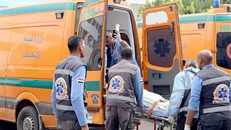 إصابة 6 أشخاص في حادث انقلاب ميكروباص بطريق شبرا – بنها الحر