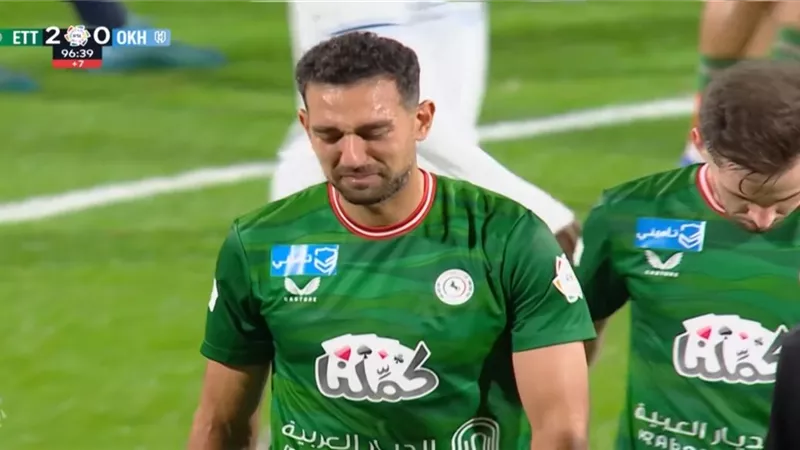 كوكا يغادر مباراة الاتفاق والأخدود باكيا بسبب الإصابة