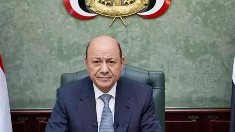 العليمي يتابع عملية استلام المعسكرات بحضرموت ويؤكد على خفض التصعيد 