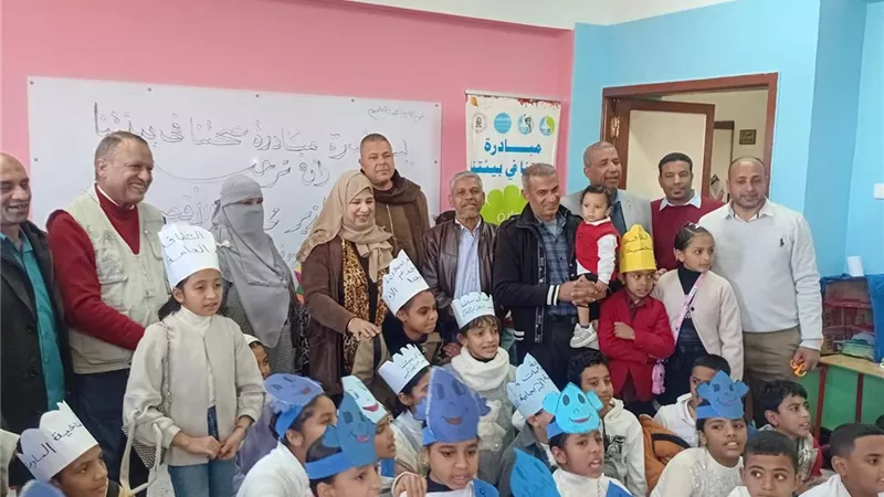 مياه الأقصر واليونيسيف يتفقدان معرض مبادرة «صحتنا في بيئتنا»