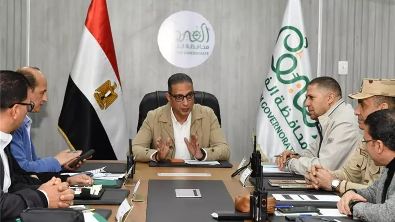محافظ الفيوم يتابع انتظام لجان التصويت بجولة الإعادة بالدائرة الثالثة