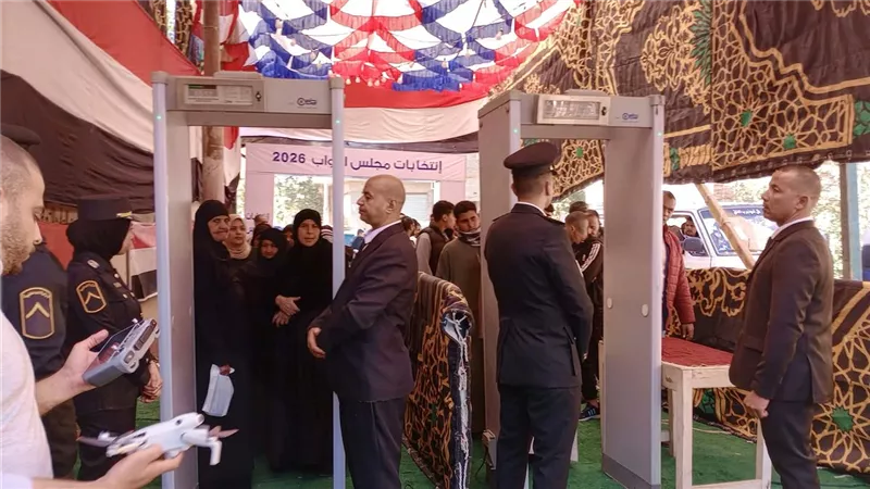 إقبال المواطنين على لجان التصويت في جولة الإعادة بالأقصر