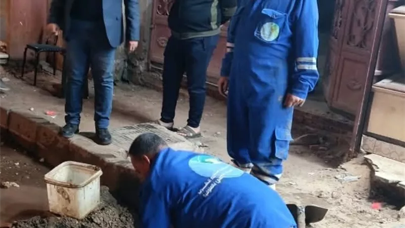 السيطرة على انفجار بماسورة مياه 
