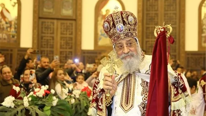 بحضور البابا تواضروس.. كاتدرائية «ميلاد المسيح» تتزين لاستقبال قداس العيد 