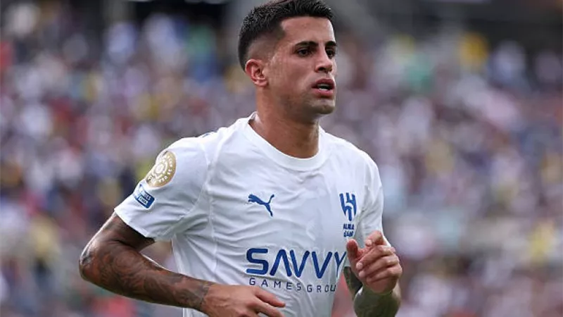 الهلال السعودي يوافق على رحيل كانسيلو إلى إنتر ميلان