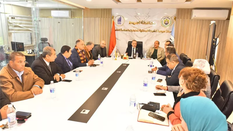 محافظ أسيوط يعلن انتظاما كاملا للعملية الانتخابية وفتح جميع اللجان