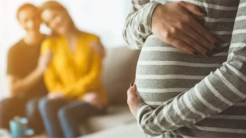 تأجير الأرحام من أجل الإنجاب في الإسلام.. كيف تلد امرأة وتربي أخرى؟