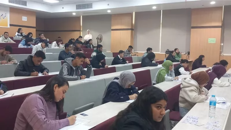 كليات جامعة أسيوط الأهلية تواصل امتحانات نهاية الفصل الدراسي الأول 
