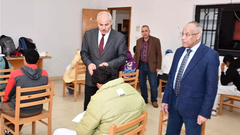 1265 طالبا يؤدون امتحانات الترم الأول بكلية السياحة والفنادق قناة السويس