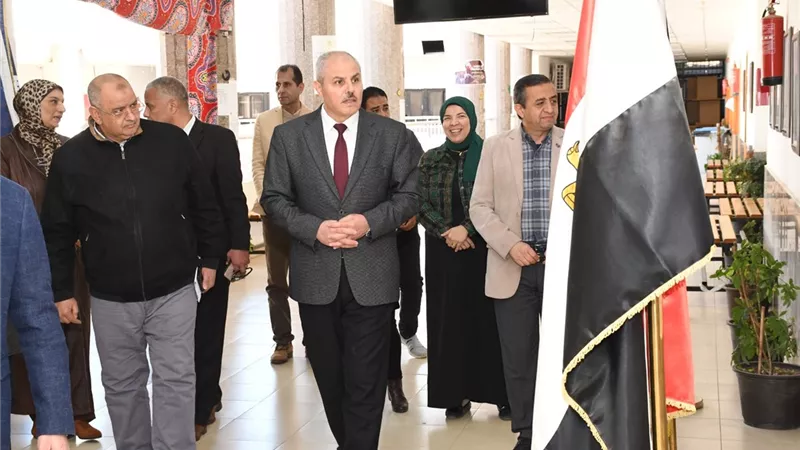 2086 طالبًا وطالبة بكلية الألسن يؤدون امتحانات الفصل الدراسي الأول