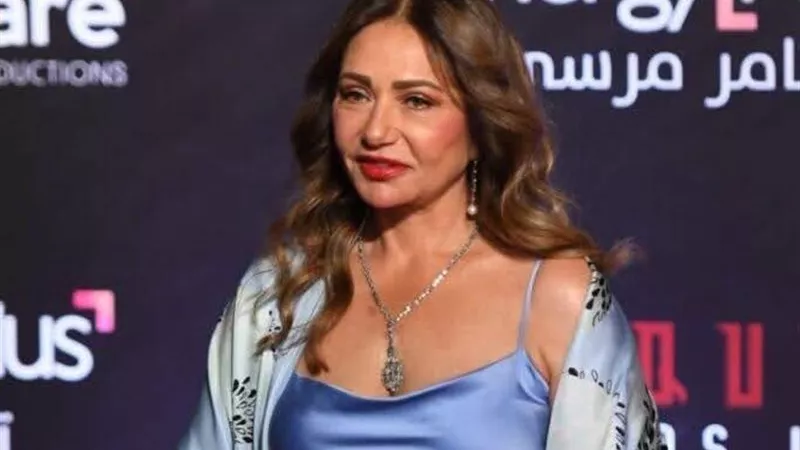 ليلى علوي تنعى والدة نضال الشافعي