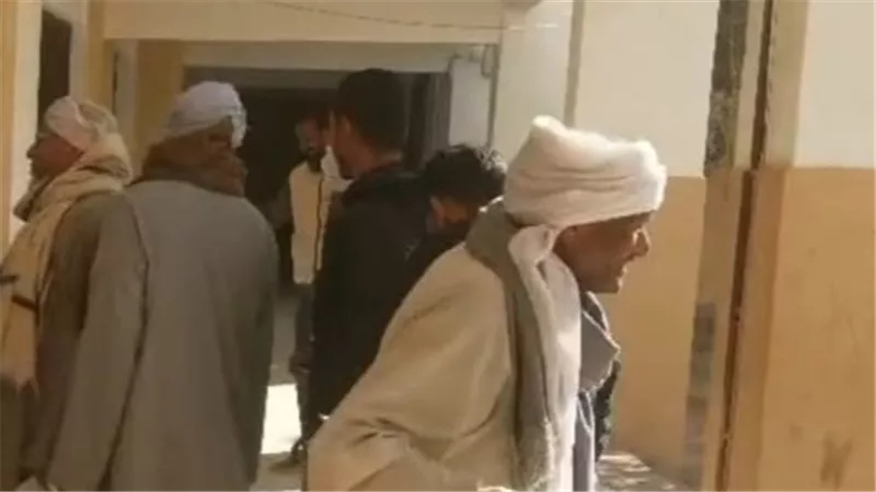إقبال كبار السن على لجنة انتخابات مدرسة اليوسفى بملوي
