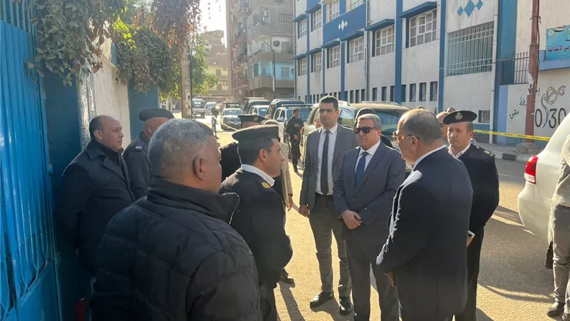 مدير أمن أسيوط يتفقد اللجان الانتخابية بالدوائر الثلاث