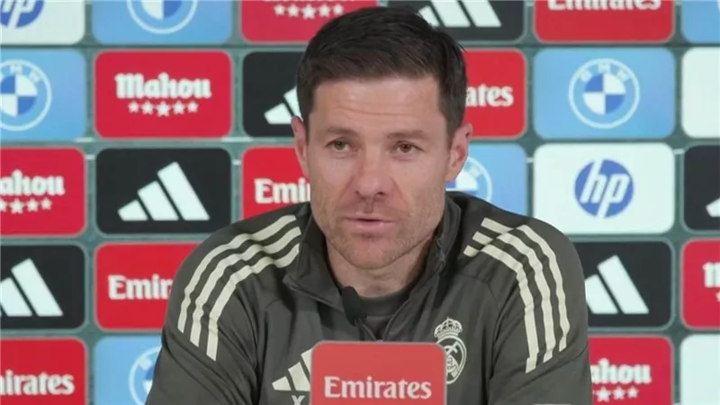 تشابي ألونسو يكشف موقف مبابي ويؤكد جاهزية ريال مدريد لمواجهة بيتيس