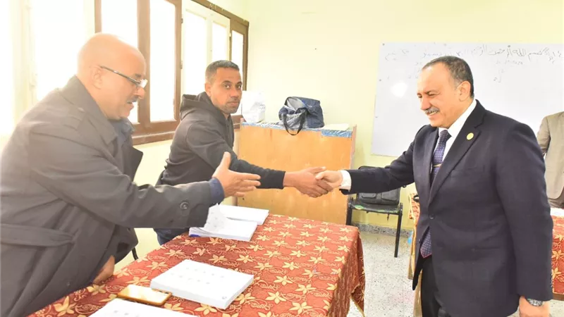 محافظ أسيوط يُجري جولة ميدانية على اللجان الانتخابية في جولة الإعادة 