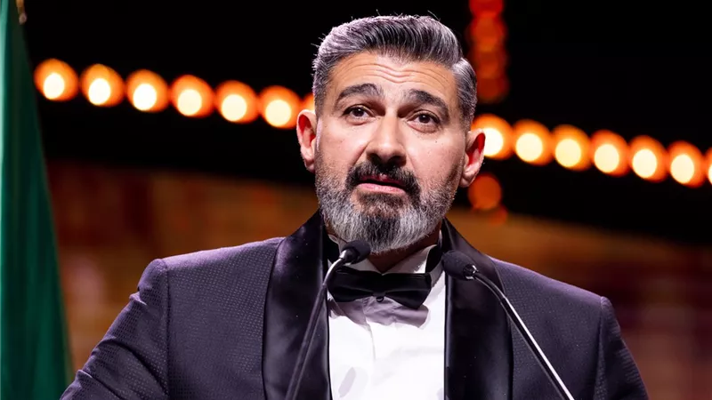 «غفرت ذنوبنا وسترت عيوبنا».. رسالة روحانية من ياسر جلال
