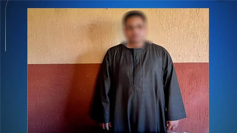 ضبط مخالفات دعاية انتخابية لأحد المرشحين في أسوان