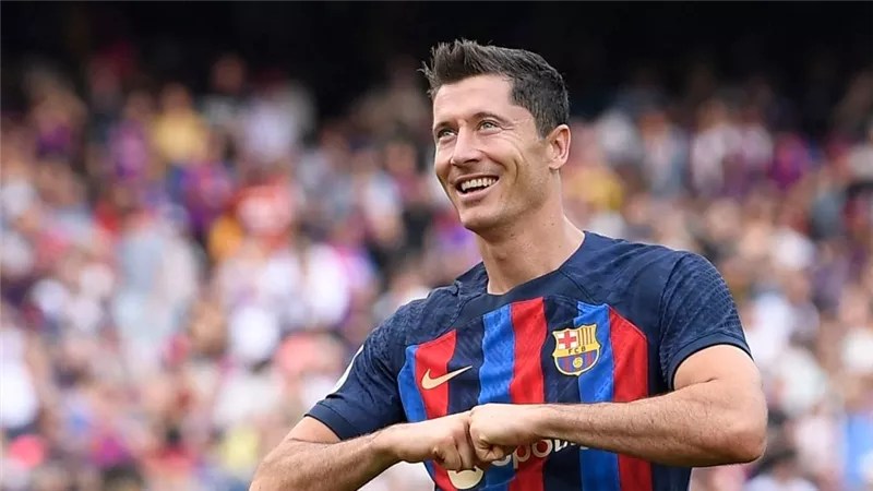 ليفاندوفسكي يقود برشلونة في ليلة الوداع أمام ريال بيتيس بالدوري الإسباني