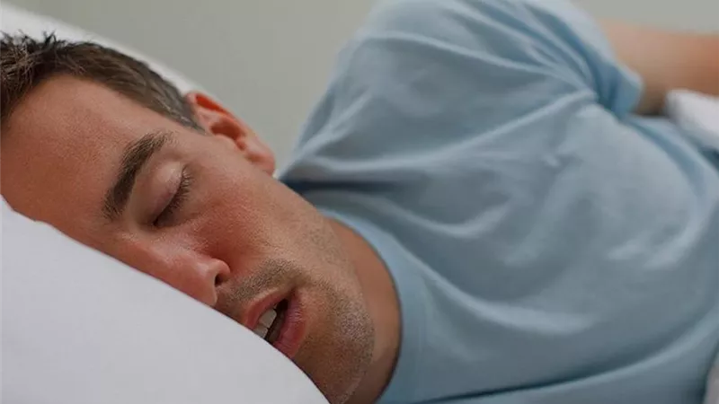 احذر قد يشير إلى مشاكل.. لماذا يسيل اللعاب أثناء النوم؟