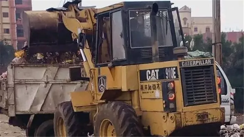 رفع 30 طن مخلفات وأتربة الصلبة من شوارع وميادين المنشأة بسوهاج