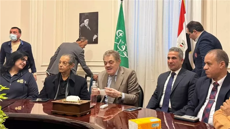 قيادات وفدية تدعم البدوي.. وتحذيرات من المال السياسي