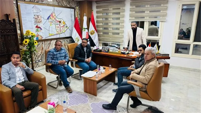 اجتماع موسع وجولة ميدانية لمتابعة المنطقة الاستثمارية بـ