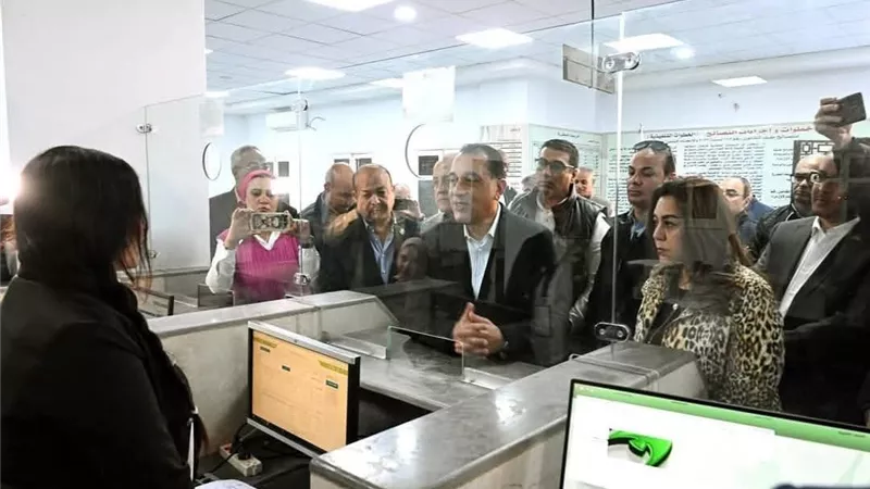 رئيس الوزراء يتفقد المركز التكنولوجي بأرمنت خلال زيارته للأقصر