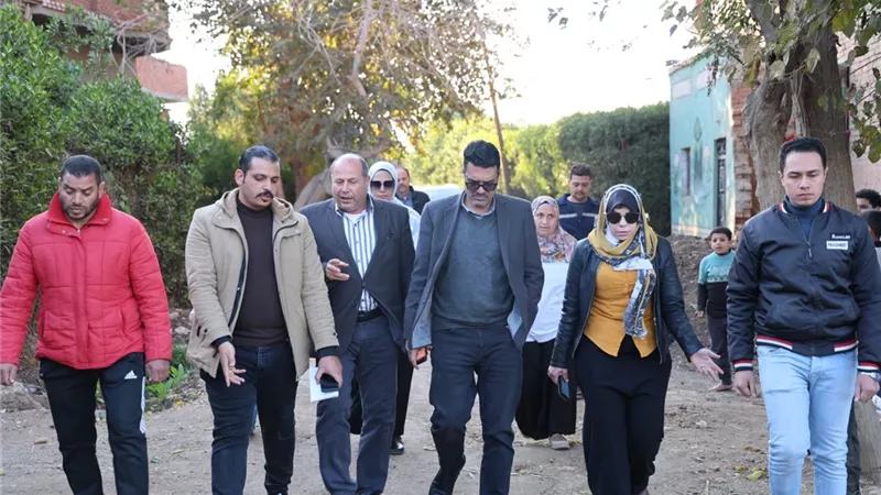 رئيس شركة مياه القليوبية يتفقد مناطق غير مخدومة بالصرف الصحي