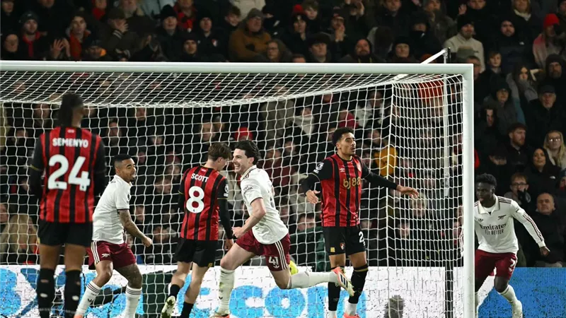 أرسنال يعبر بورنموث بصعوبة ويواصل التحليق في صدارة الدوري الإنجليزي