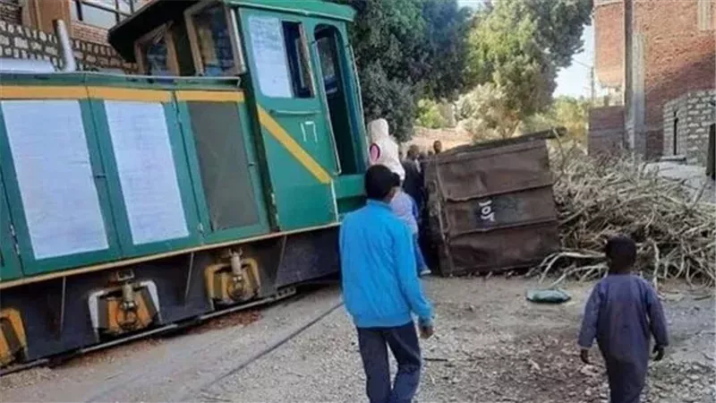 قطار قصب يدهس طفلا عمره 9 سنوات ويؤدي لبتر قدمه في المنيا
