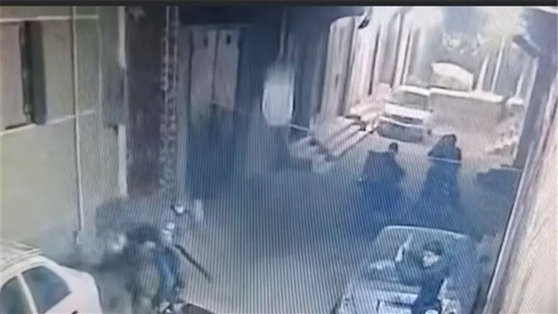 تحريات مكثفة بشبرا الخيمة بعد تداول فيديو لسرقة شاب بالإكراه