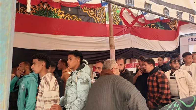 المواطنين يتوافدون على لجان التصويت في دائرتى أرمنت والقرنة غرب الأقصر
