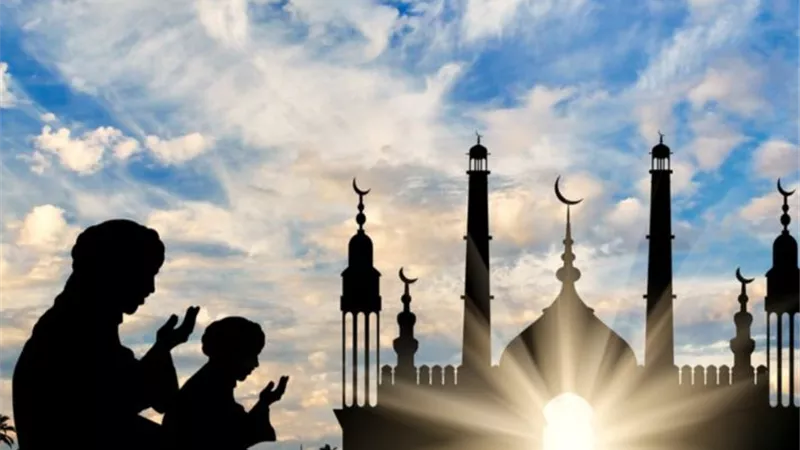ما حكم الكلام أثناء سماع الأذان؟ أمين الفتوى يجيب