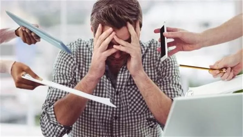 إشارات صحية خطيرة تهدد موظفي المكاتب أثناء ساعات العمل